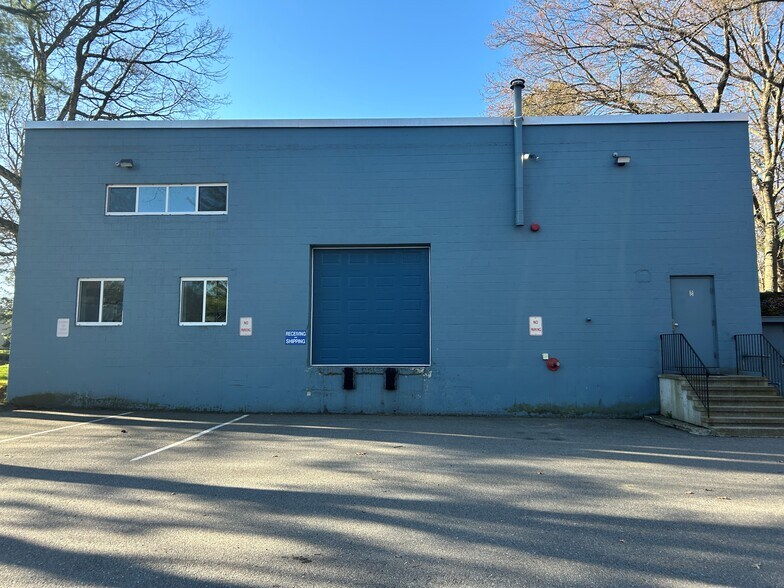 8 Kane Industrial Dr, Hudson, MA à louer - Photo du bâtiment - Image 2 de 4