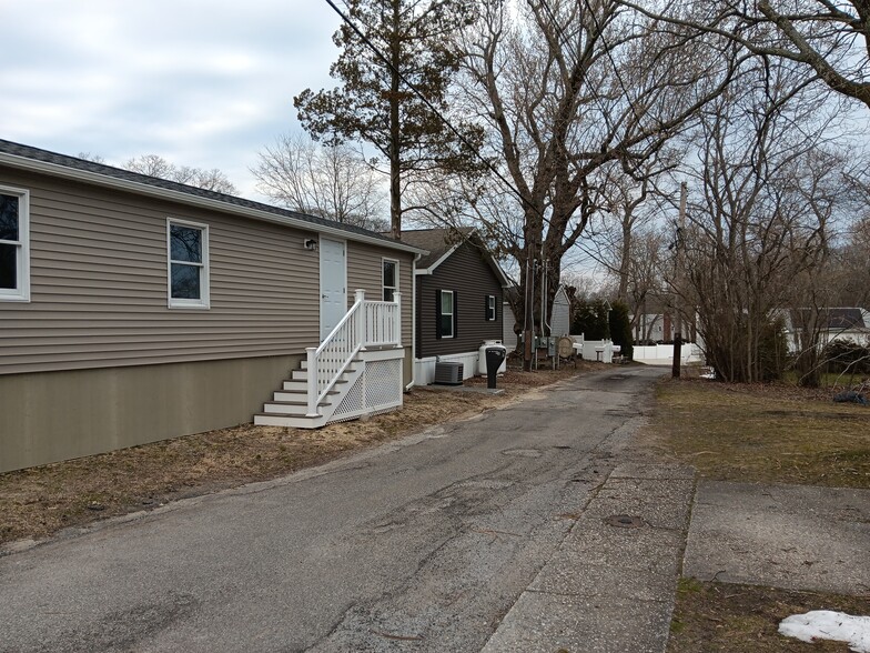 725 E Avenue Ext, Riverhead, NY for sale - Building Photo - Image 3 of 4