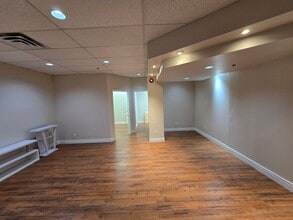 1107 Lorne Park Rd, Mississauga, ON à louer Photo intérieure- Image 2 de 2