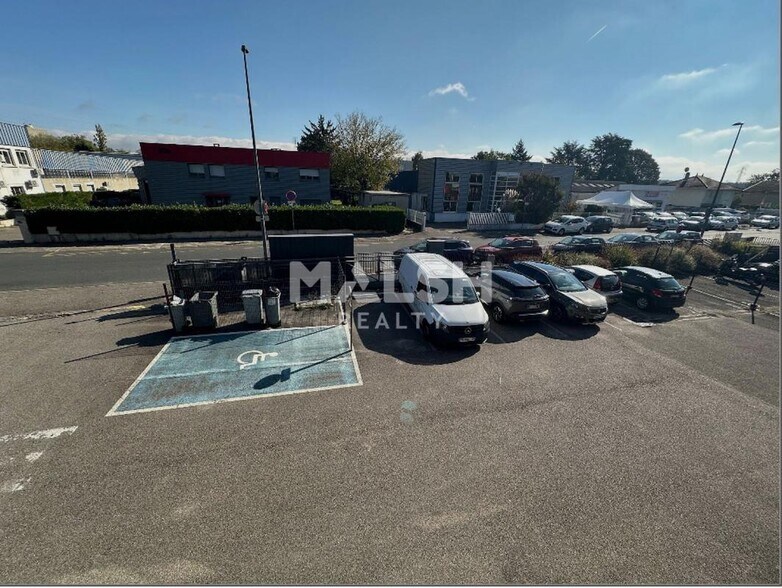 Flex in Vaulx-en-Velin for lease - Building Photo - Image 3 of 3