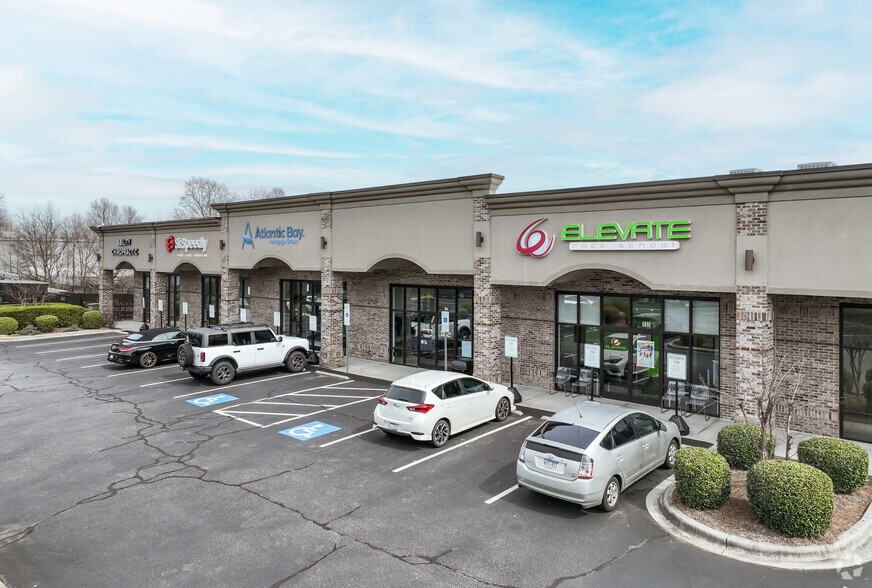 131 Crosslake Park Dr, Mooresville, NC for lease - Primary Photo - Image 2 of 15