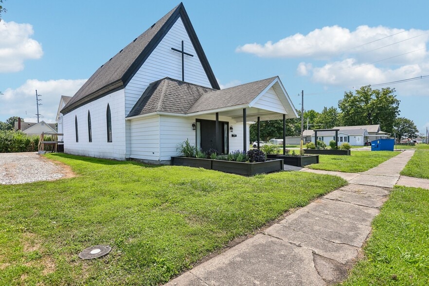 206 W Spruce St, Gillespie, IL for sale - Building Photo - Image 2 of 66