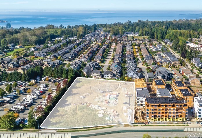 105 & 109 175A St, Surrey, BC à vendre - Photo du bâtiment - Image 2 de 3