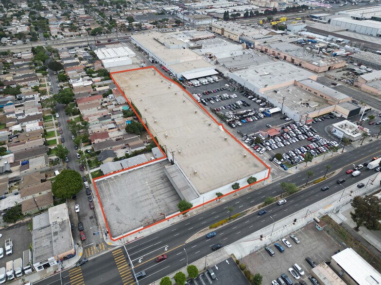 4095 Firestone Blvd, South Gate, CA à louer - Photo du bâtiment - Image 2 de 8