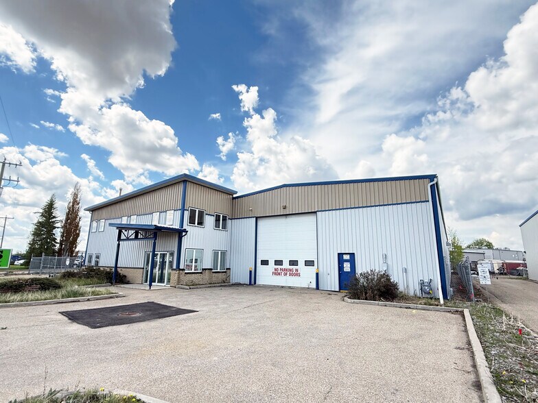 7932 Edgar Industrial Way, Red Deer, AB à vendre - Photo du bâtiment - Image 1 de 1