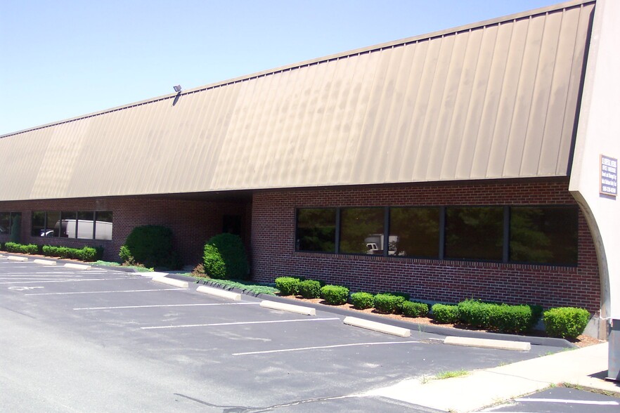 58 Norfolk Ave, South Easton, MA for lease - Building Photo - Image 1 of 4