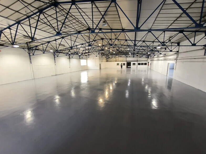 Office in Nanterre for lease - Interior Photo - Image 3 of 6