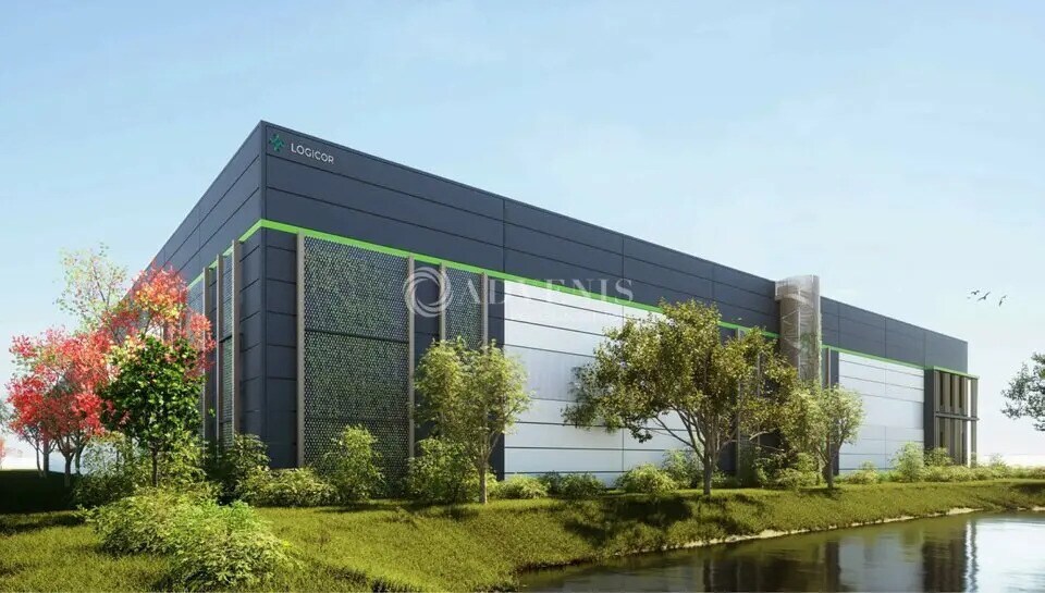 Industrial in Coignières for lease - Building Photo - Image 2 of 2