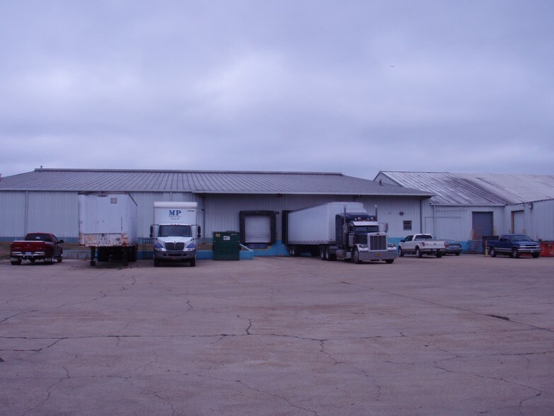 1021 Clinton Industrial Park Rd, Clinton, MS à louer - Photo du bâtiment - Image 2 de 19