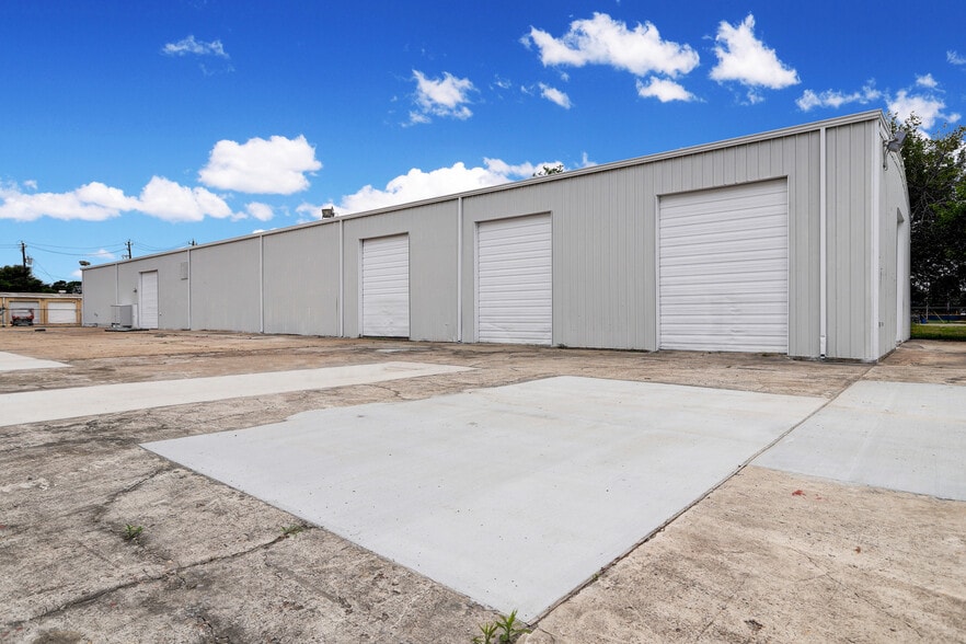 10205 Market St, Jacinto City, TX for lease - Building Photo - Image 3 of 6