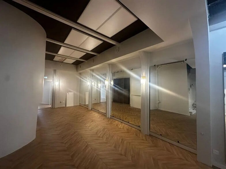 40 Rue Croix Des Petits Champs, Paris for lease - Building Photo - Image 2 of 8