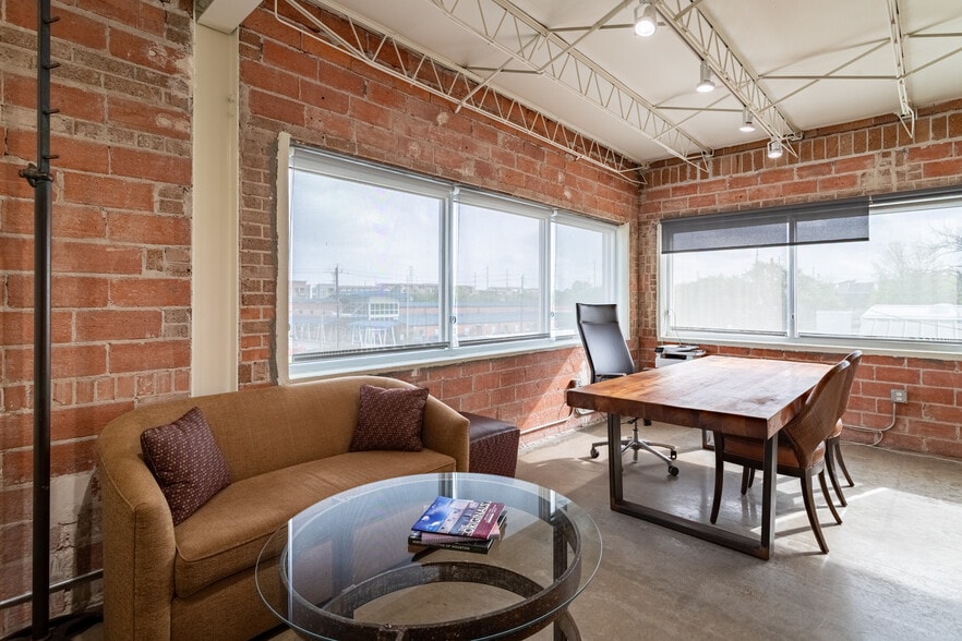 1702 Taylor St, Houston, TX à louer - Photo du bâtiment - Image 3 de 12