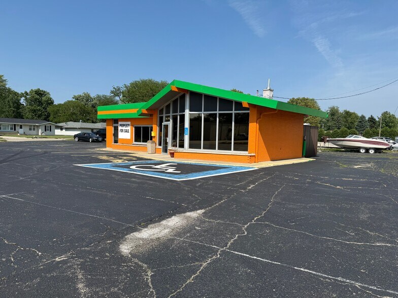 901 S 7th St, Rochelle, IL à vendre - Photo du bâtiment - Image 3 de 7