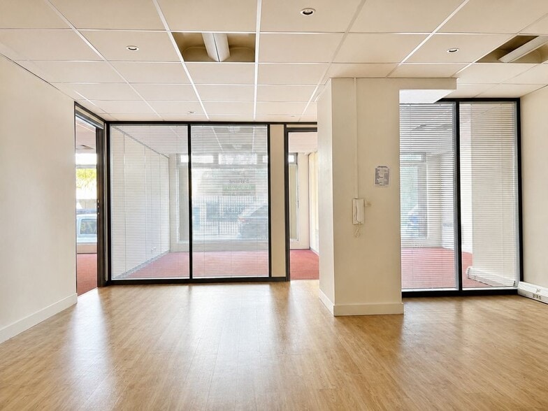 10 Rue Rosenwald, Paris for sale - Interior Photo - Image 2 of 7