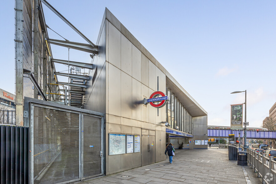 Wood Ln, London à louer - Photo du bâtiment - Image 3 de 3