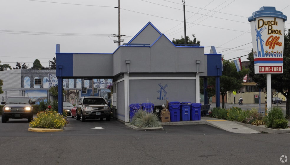 6710 SE Foster Rd, Portland, OR for sale - Building Photo - Image 2 of 5