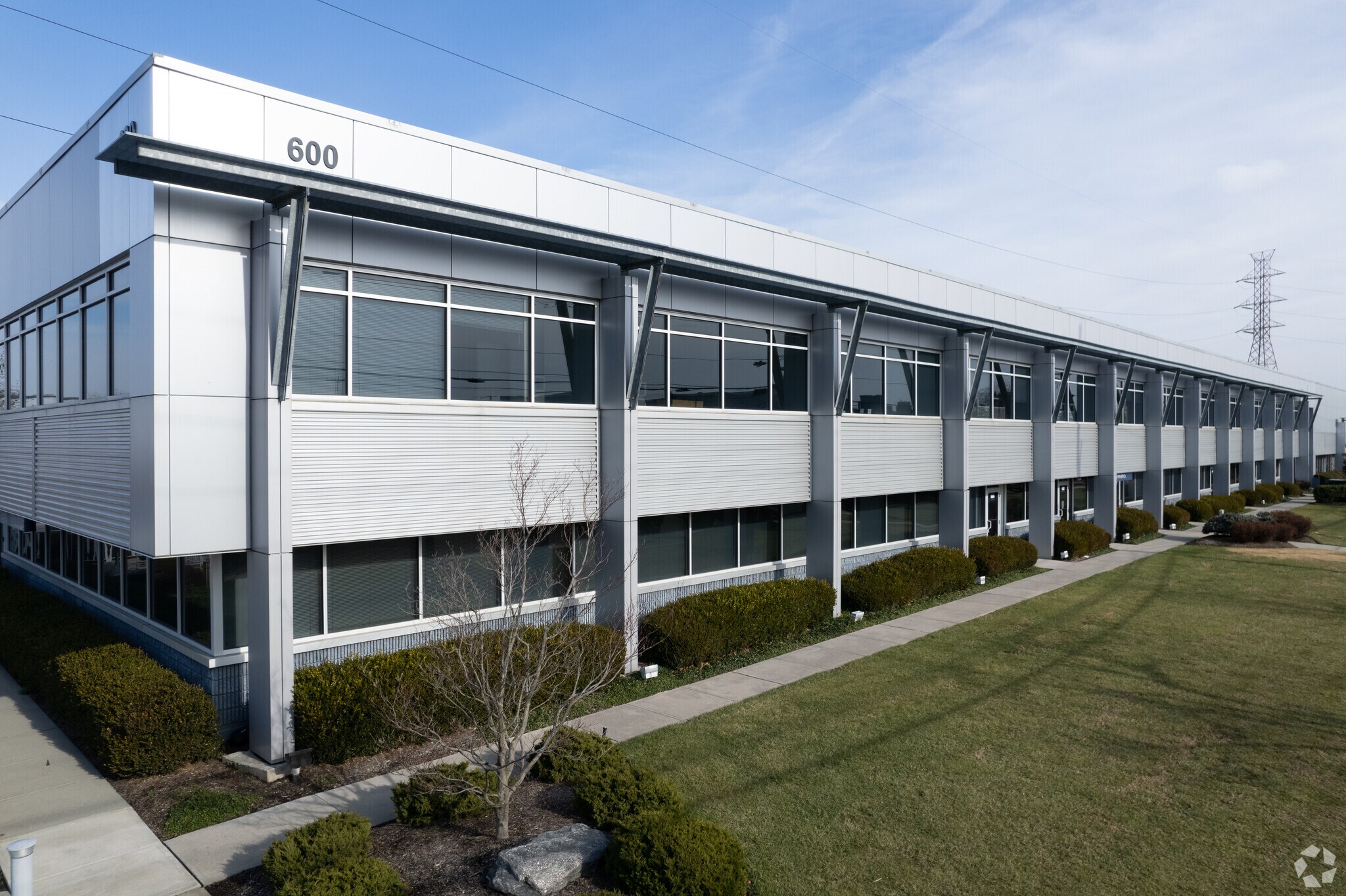 600 Meadowlands Pky, Secaucus, NJ à louer Photo du bâtiment- Image 1 de 7