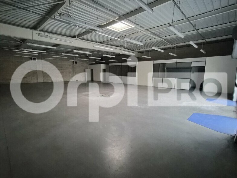 Retail in Reims for lease - Interior Photo - Image 3 of 10