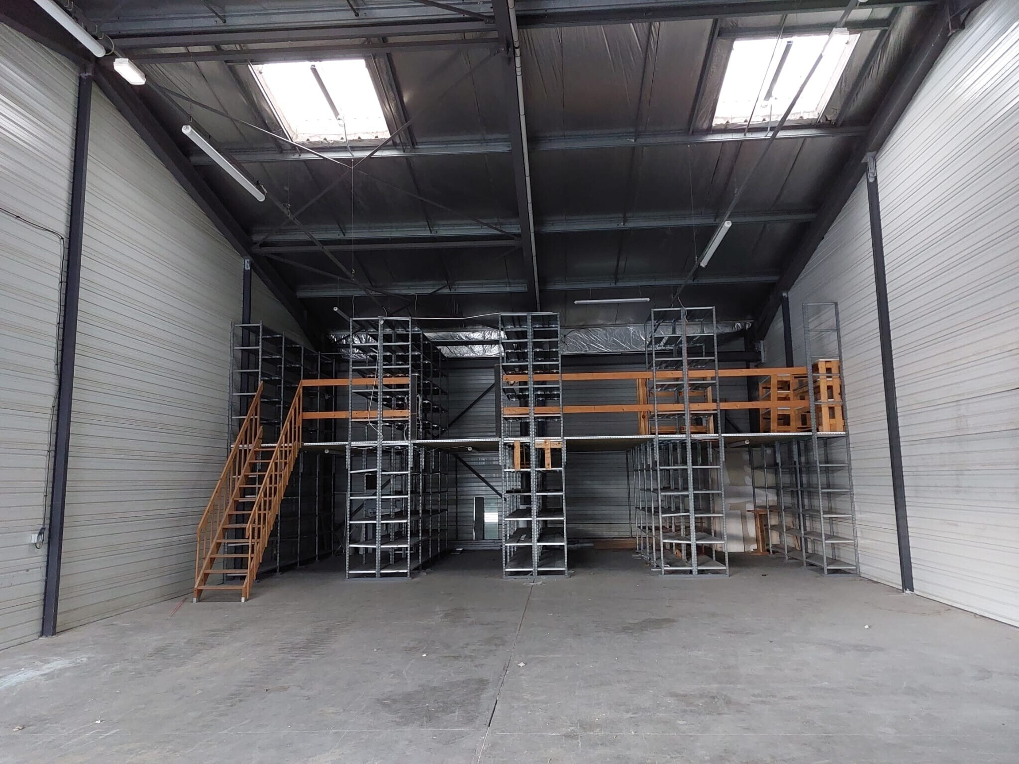 Industrial in La Seyne-sur-Mer for lease Interior Photo- Image 1 of 4