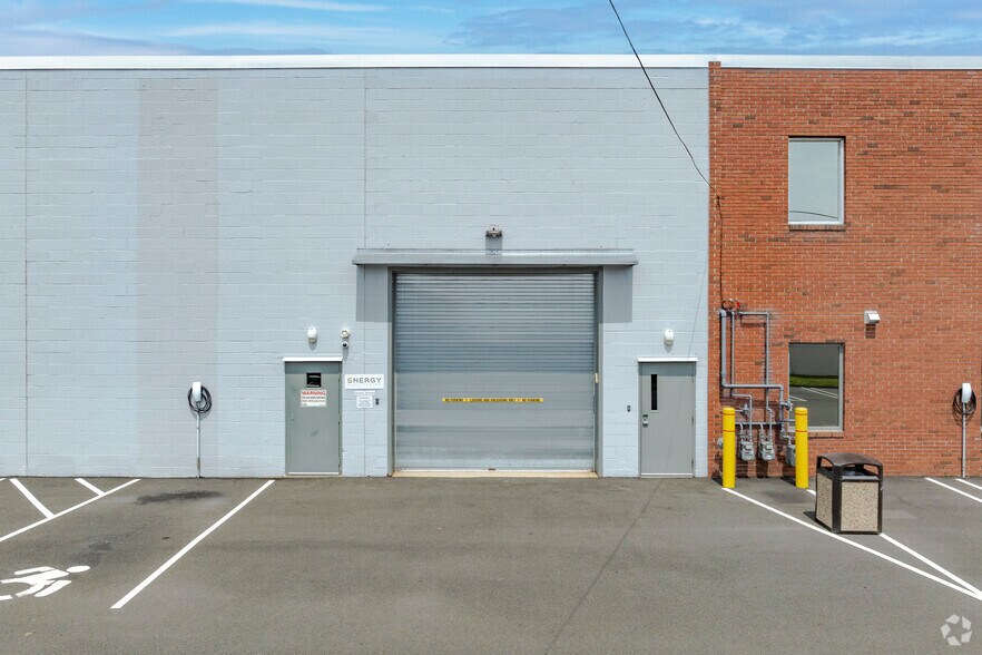 252-262 Depot Rd, Milford, CT à louer - Photo du bâtiment - Image 2 de 13