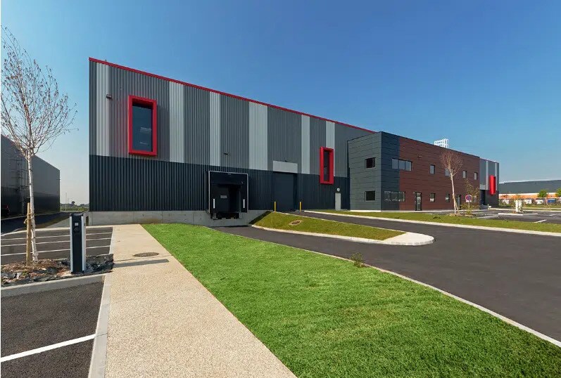 Industrial in Le Thillay for lease - Building Photo - Image 1 of 21