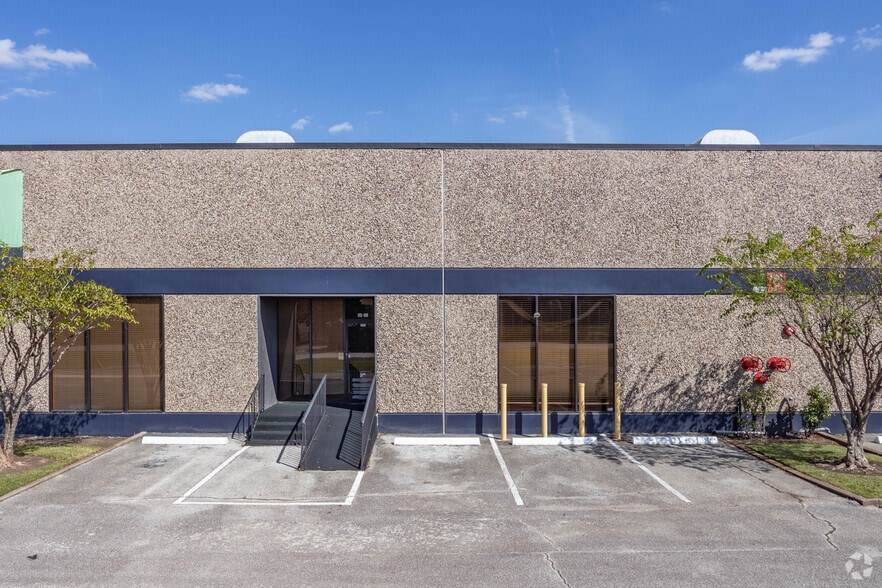 8303-8317 Knight Rd, Houston, TX for lease - Building Photo - Image 3 of 9