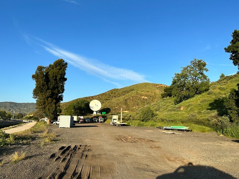 1750 S Tapo St, Simi Valley, CA à louer - Photo du bâtiment - Image 3 de 6