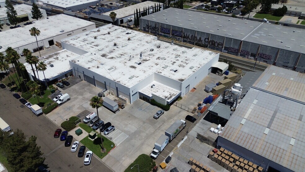 1327-1375 Fayette St, El Cajon, CA à louer - Photo du bâtiment - Image 2 de 6