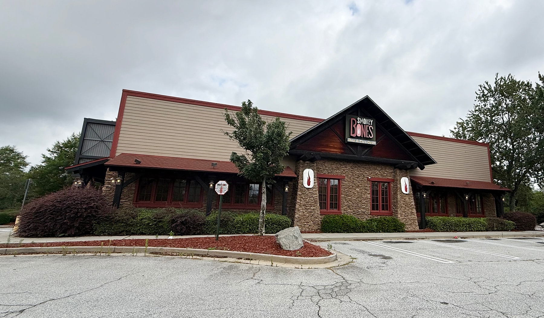 2930 Stonecrest Cir, Lithonia, GA for lease Building Photo- Image 1 of 2