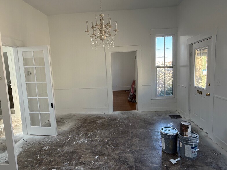 224 E Elm St, New Albany, IN à louer - Photo du bâtiment - Image 2 de 13