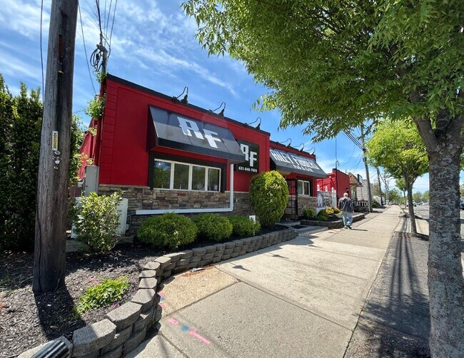 Plus de détails pour 742-746 Middle Country Rd, Selden, NY - Commerce de détail à vendre