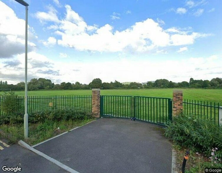 Estcourt Clos, Gloucester for sale - Building Photo - Image 2 of 10