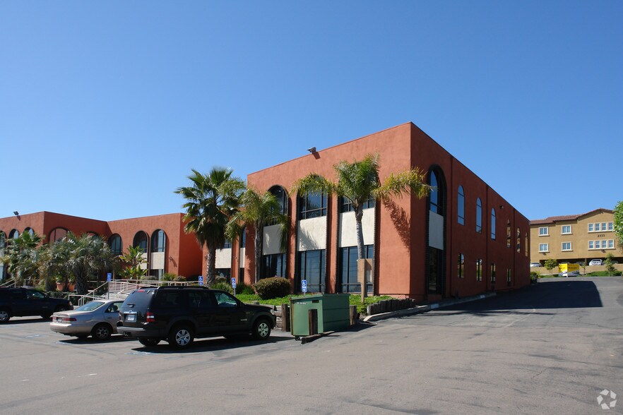 2122 S El Camino Real, Oceanside, CA à louer - Photo du bâtiment - Image 1 de 12