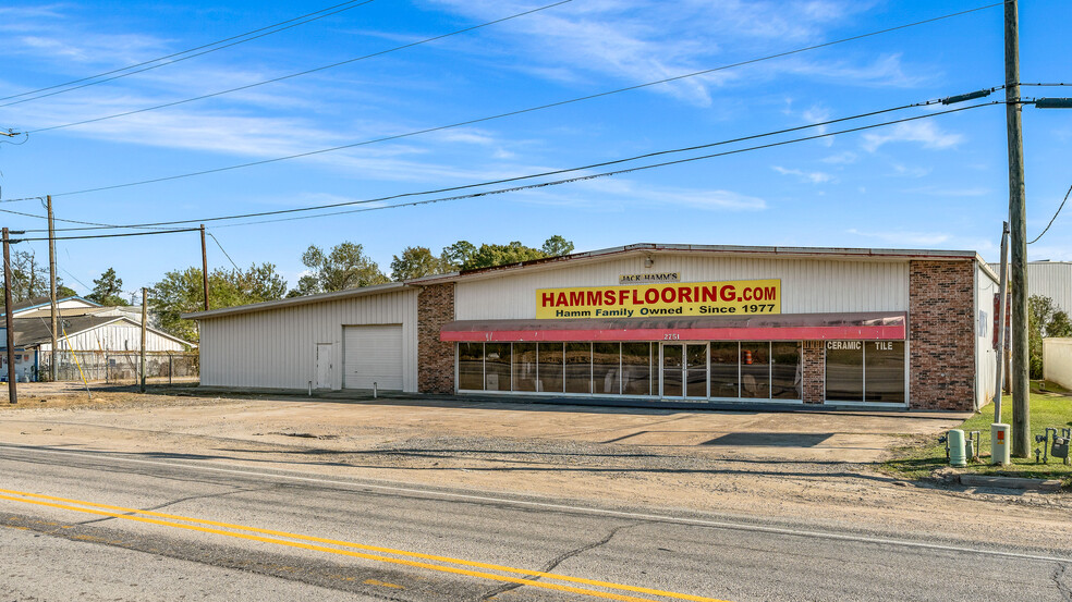 2751 E Davis St, Conroe, TX for sale - Building Photo - Image 1 of 42