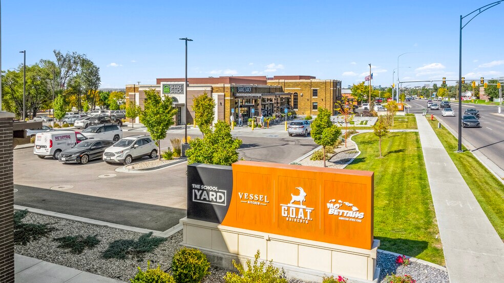 The Schoolyard portefeuille de 3 propriétés à vendre sur LoopNet.ca - Photo du bâtiment - Image 3 de 6