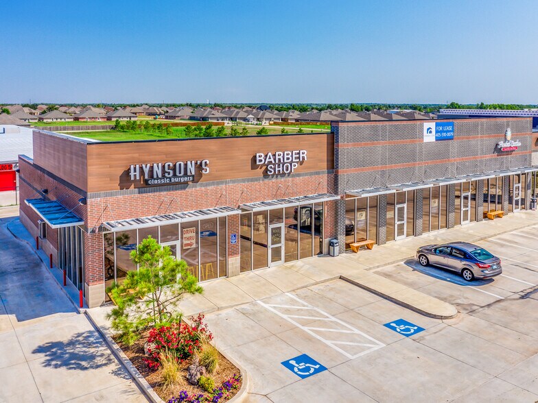 825 E Main St, Yukon, OK à louer - Photo du bâtiment - Image 2 de 12