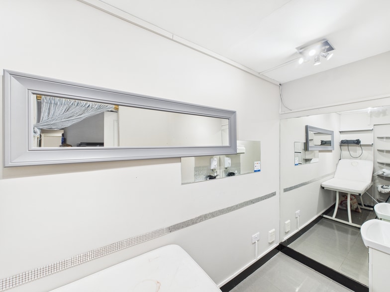 77 Dalblair Rd, Ayr for lease - Interior Photo - Image 3 of 3