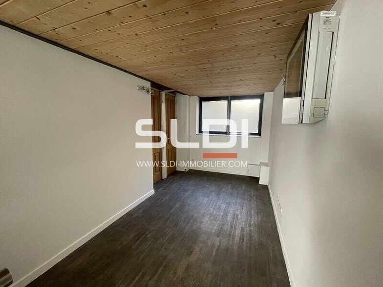 Retail in Lyon for lease - Interior Photo - Image 3 of 6