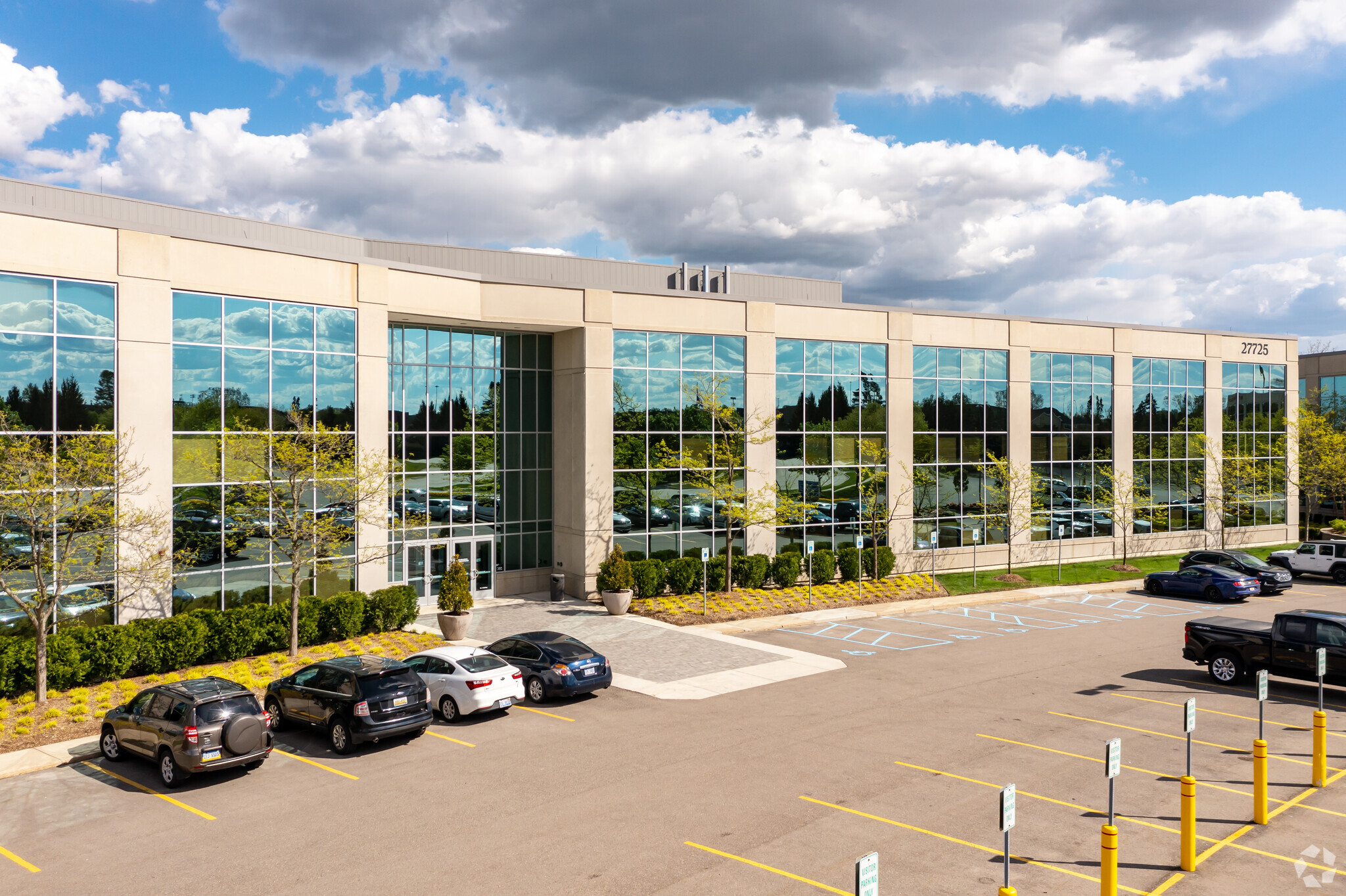 27725 Stansbury Blvd, Farmington Hills, MI for lease Building Photo- Image 1 of 5