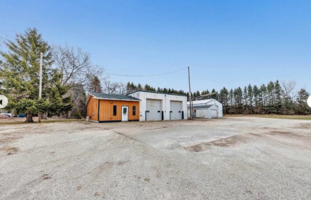 2584 Bay Settlement Rd, Green Bay, WI for sale - Primary Photo - Image 1 of 6