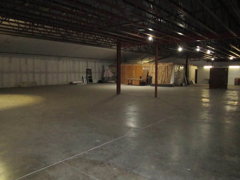 260 Victoria Rd, Youngstown, OH for lease - Interior Photo - Image 2 of 8