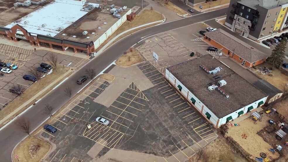 9012 Griggs Ave, Circle Pines, MN à louer - Vidéo sur l’inscription commerciale - Image 2 de 4