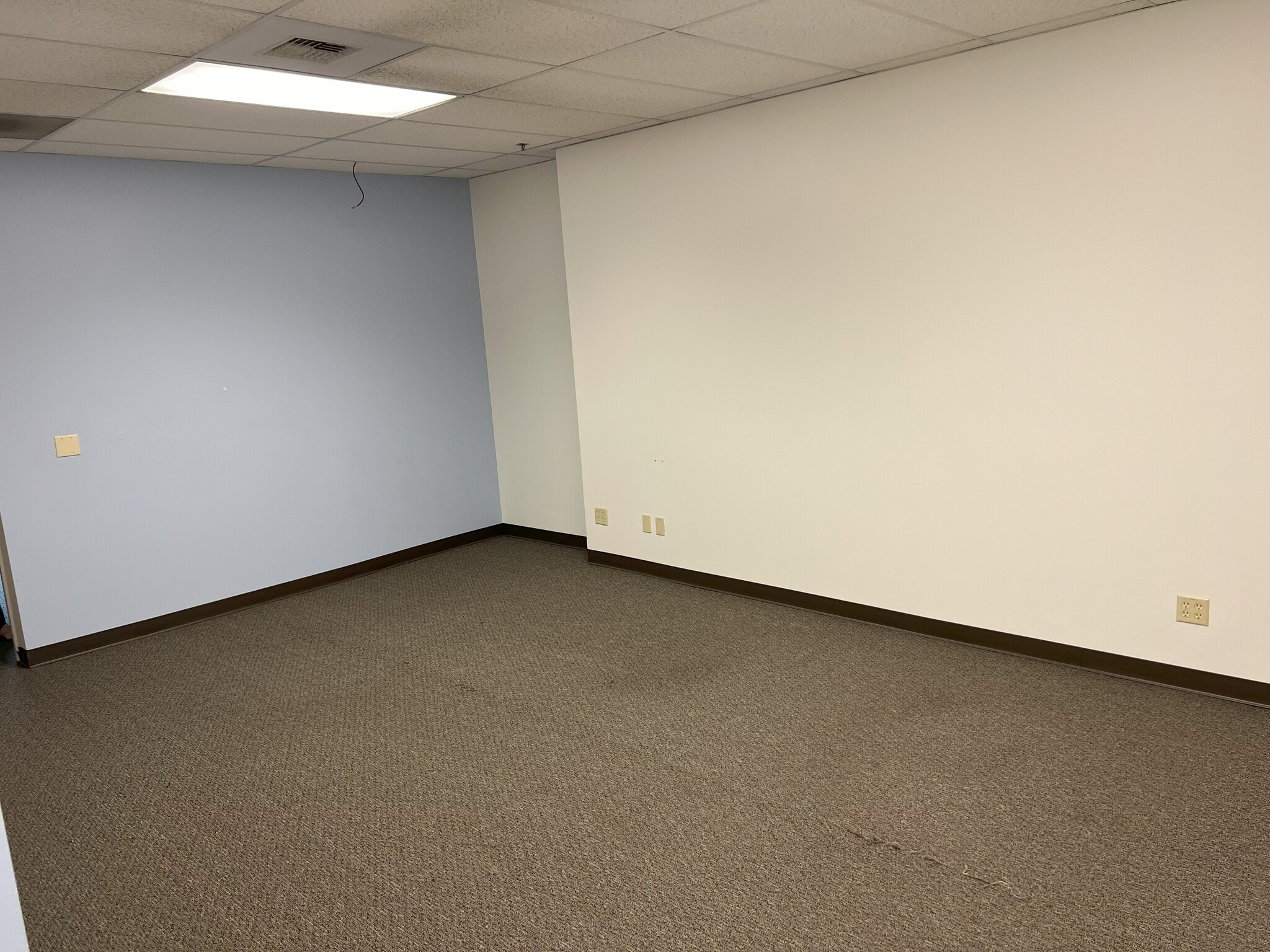 1011 SW Klickitat Way, Seattle, WA for lease Interior Photo- Image 1 of 2