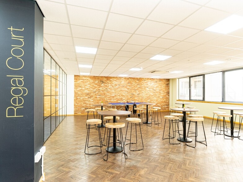 42-44 High St, Slough for lease - Building Photo - Image 3 of 27