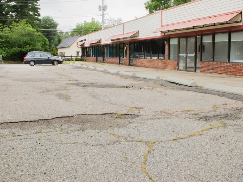 826 Crescent St, Brockton, MA for lease - Building Photo - Image 3 of 20