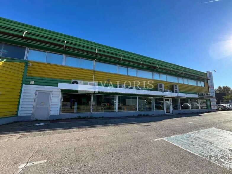 Bureau dans Marignane à louer - Photo du bâtiment - Image 2 de 13