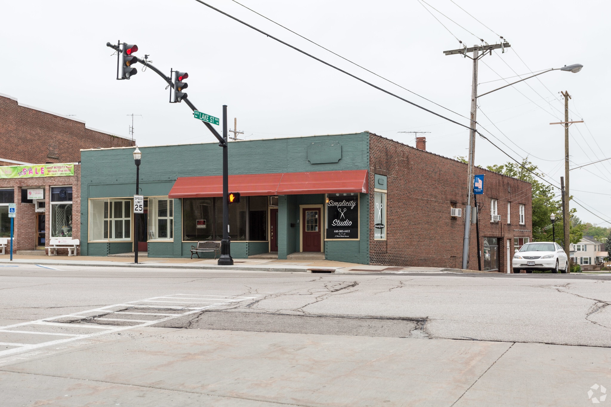 2-8 W Main St, Madison, OH à louer Photo principale- Image 1 de 7
