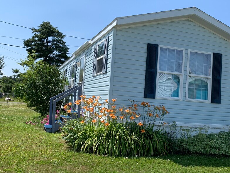 41 Brookside Cir, Washburn, ME for sale - Building Photo - Image 2 of 4