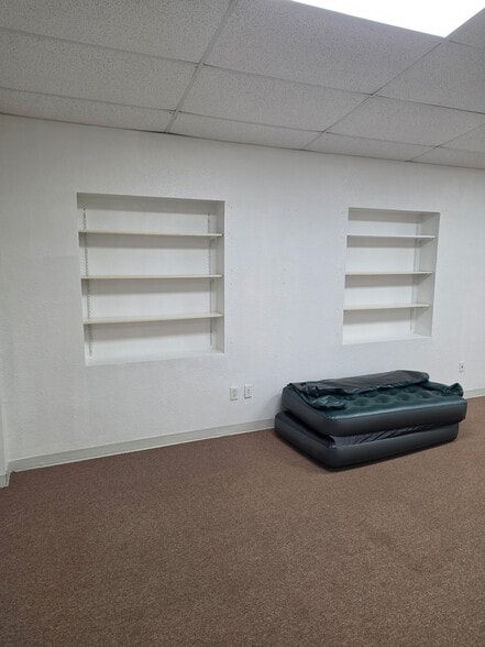 20037 Kenilworth Blvd, Port Charlotte, FL for lease - Interior Photo - Image 2 of 7