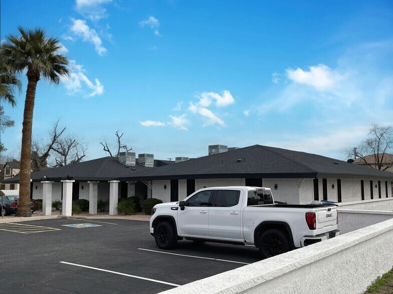 1010 E University Dr, Mesa, AZ à louer - Photo du bâtiment - Image 1 de 5